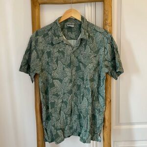 Columbia Short Sleeve Button Up Men's Medium Green Leaf Palm Print Casual